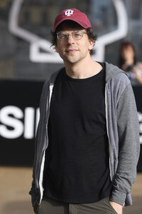 Ankunft von Jesse Eisenberg auf dem San Sebastian International Film Festival 2026