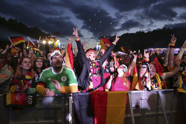 WM-Fanmeile beim Spiel Deutschland gegen Ghana, Berlin