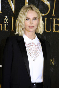 Photocall zu 'The Huntsman & the Ice Queen' in Hamburg