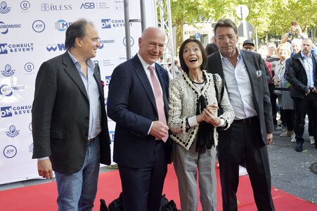 Offizielle Einweihung des Harald-Juhnke-Platzes in Berlin