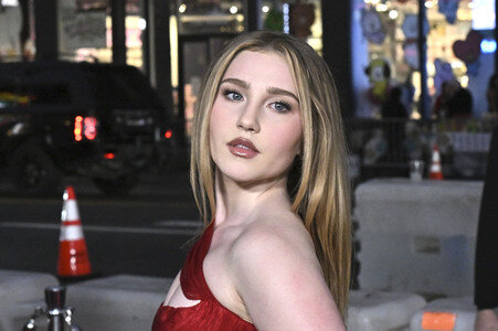 Closing Ceremony und Filmpremiere 'Song Sung Blue', AFI Fest 2025 in Los Angeles