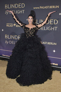 Weltpremiere der 'Blinded by Delight' Grand Show 2025 in Berlin
