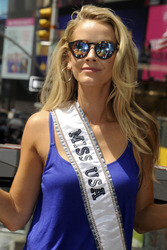 Olivia Jordan auf Sightseeing Tour durch New York