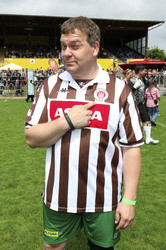 Charity-Fußballspiel 'Kicken mit Herz' in Hamburg