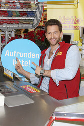 Charity-Aktion 'Deutschland rundet auf' in Hamburg