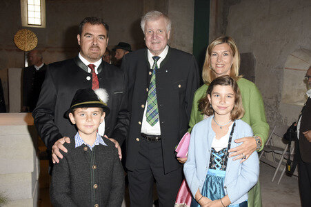 Horst Seehofer beim Gottesdienst in Grasbrunn