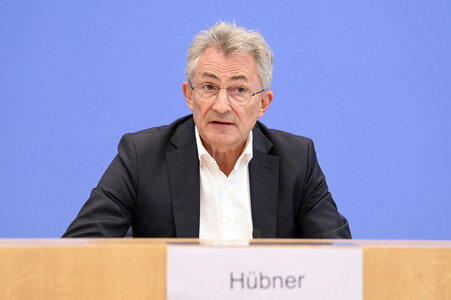 Bundespressekonferenz 'Sondervermögen für Infrastruktur - Mit Geld alleine kann man nicht bauen!' in Berlin