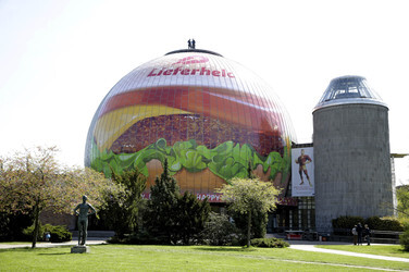 Zeiss-Großplanetarium Berlin als 30m großen Burger