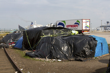 Flüchtlinge im Flüchtlingslager in Calais