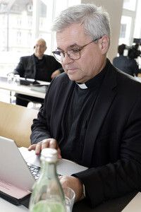 Fototermin zum Auftakt der Frühjahrsvollversammlung in Würzburg