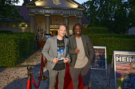 Theaterpremiere 'Der eingebildet Kranke' und 90. Geburtstag von Dieter Hallervorden in Berlin