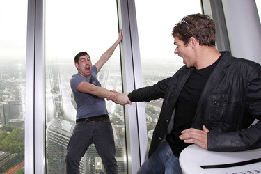 Bai Ling mit Entourage in Düsseldorf