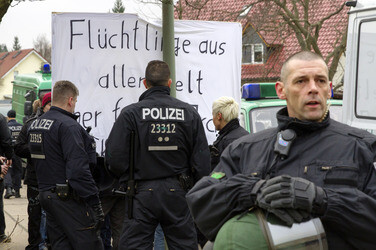 Neonazi-Demo gegen Flüchtlinge, Berlin