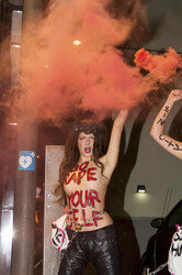 Femen Aktivistinnen stürmen das Bordell 'Artemis', Berlin