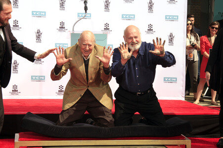 Hand and Footprint Ceremony mit  Carl und Rob Reiner in Los Angeles