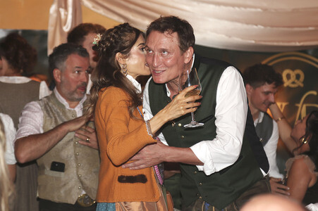 Cathy Hummels Wiesn-Bummel beim Oktoberfest 2026 in München