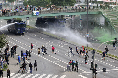 '#BlockG20 – colour the red zone!' Demonstration in Hamburg