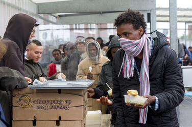 Flüchtlinge im Flüchtlingslager in Calais