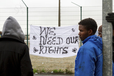 Flüchtlinge im Flüchtlingslager in Calais