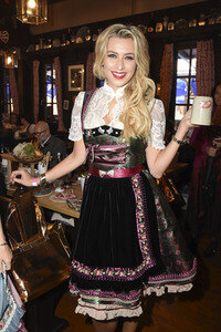 2. Charity Lunch zugunsten von 'Frohes Herz e.V.' beim Oktoberfest 2017 in München