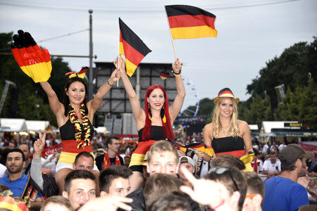 Fans beim UEFA-Fußball-Europameisterschaft 2016 Spiel Deutschland gegen Polen in Berlin