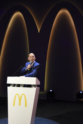 Grand Opening vom McDonald's Restaurant am Flughafen, Frankfurt