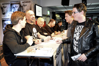 Eisbrecher Autogrammstunde, München