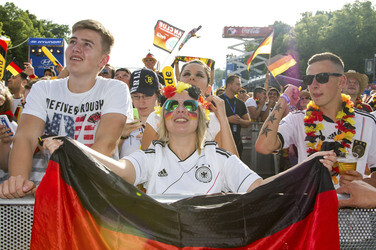 WM-Fanmeile beim Spiel Deutschland gegen Portugal, Berlin