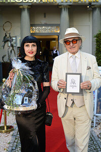 Theaterpremiere 'Der eingebildet Kranke' und 90. Geburtstag von Dieter Hallervorden in Berlin