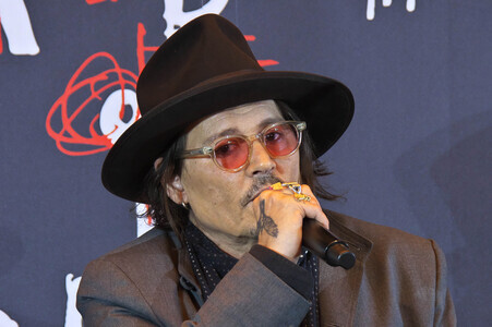 Ausstellung 'A Bunch of Stuff -Tokyo' von Johnny Depp in Tokio