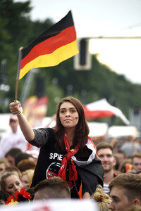 Fans beim UEFA-Fußball-Europameisterschaft 2016 Spiel Deutschland gegen Polen in Berlin