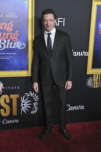 Closing Ceremony und Filmpremiere 'Song Sung Blue', AFI Fest 2025 in Los Angeles