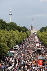 Parade zum 37. Christopher Street Day in Berlin