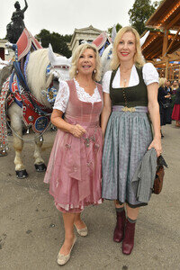 Regines Damenwiesn beim Oktoberfest 2025 in München