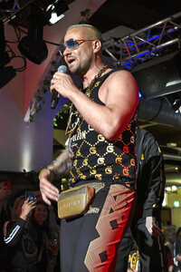 Dr. Sindsen Fashion Show 'Ikone' in Berlin