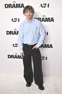 Filmpremiere 'Das Drama - Noch mal auf Anfang' in Los Angeles