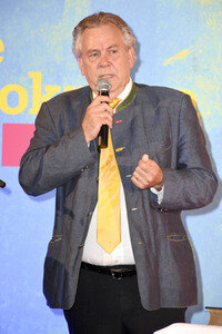 Liberaler Bieranstich der FDP in Grasbrunn