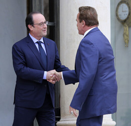 Francois Hollande empfängt Arnold Schwarzenegger im Élysée-Palast, Paris