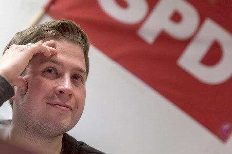 Kevin Kühnert auf NoGroKo-Werbetour in Berlin