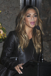 Nicole Scherzinger beleuchtet das Empire State Building in New York