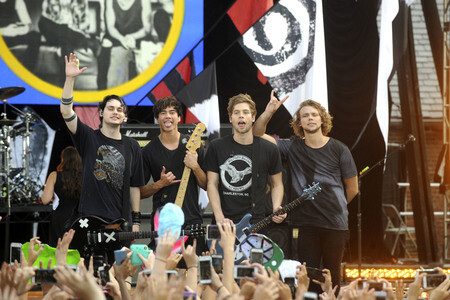 Michael Clifford, Calum Hood, Luke Hemmings, Ashton Irwin (5 Seconds of Summer)