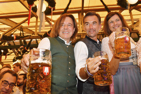 Wiesn Anstich im Schottenhamel Festzelt auf dem Oktoberfest 2025 in München
