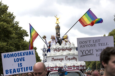Parade zum 37. Christopher Street Day in Berlin