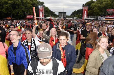 Fans beim UEFA-Fußball-Europameisterschaft 2016 Spiel Deutschland gegen Polen in Berlin