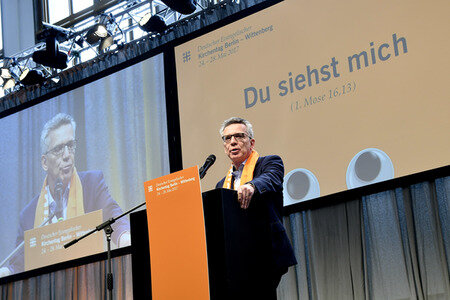 De Maizière und al-Tayyeb auf dem 36. Deutschen Evangelischen Kirchentag in Berlin
