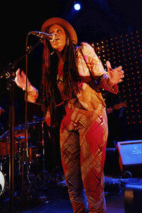 Konzert von Akua Naru in Hamburg