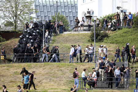 '#BlockG20 – colour the red zone!' Demonstration in Hamburg