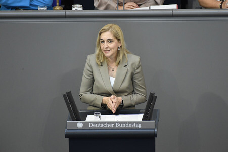 90. Sitzung des Deutschen Bundestages in Berlin