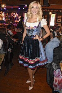 3. Wiesn Charity Lunch im Festzelt Zur Bratwurst beim Oktoberfest 2018 in München