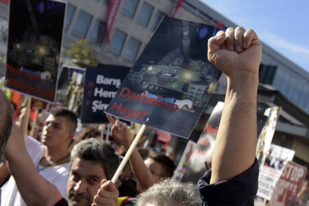 Protest gegen das Vorgehen der türkischen Regierung nach dem gescheiterten Militärputsch